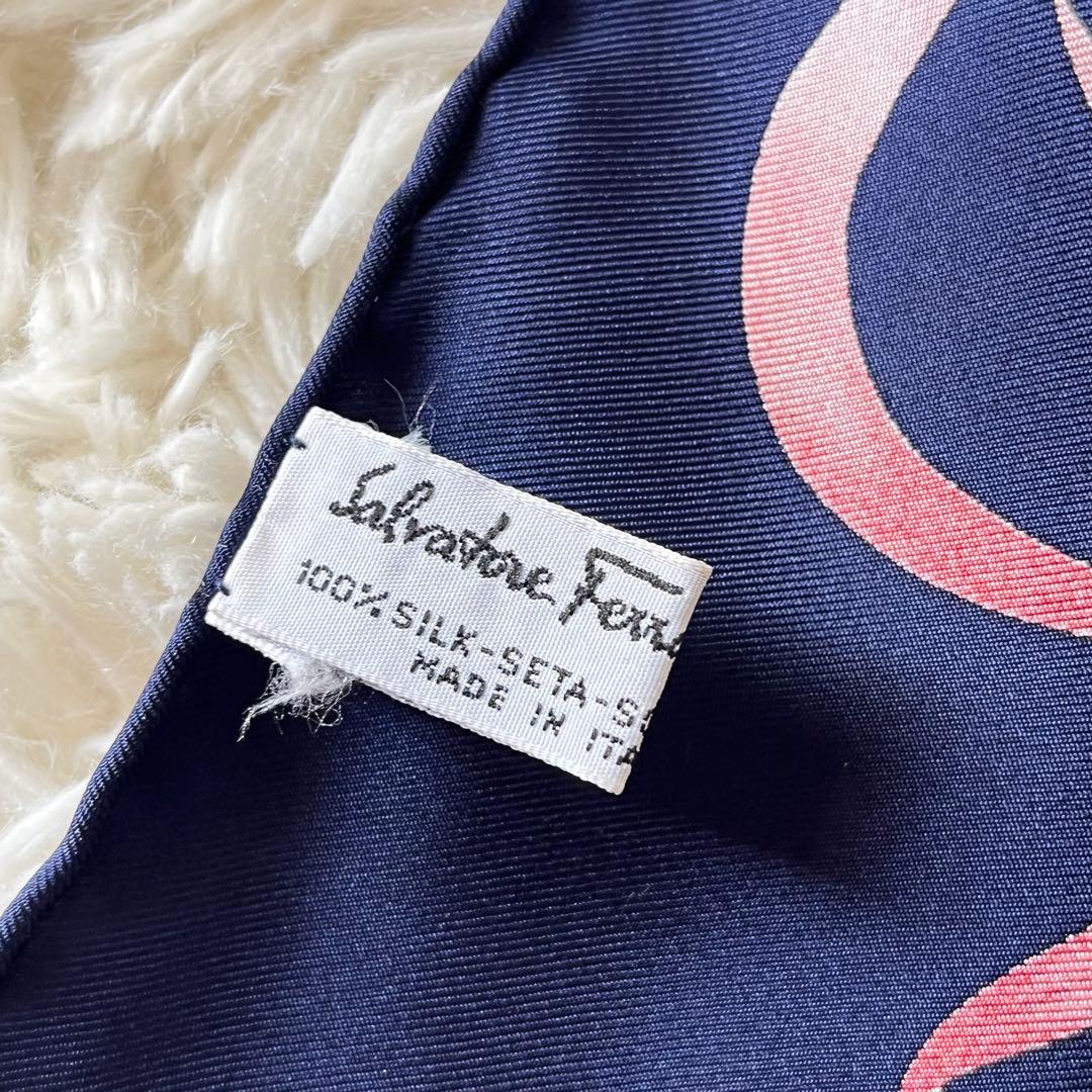 【美品】サルヴァトーレフェラガモ　スカーフ　シルク100% ブドウ　栗