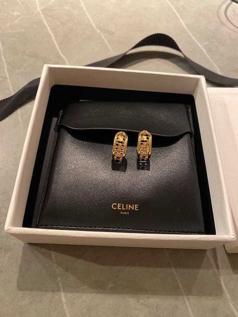 新品未使用　CELINE フープピアス　トリオンフロゴ　セリーヌ　ゴールド