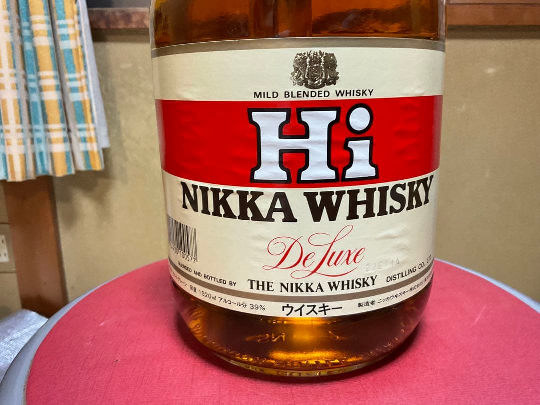 ニッカ・ウヰスキー／HI NIKKA・WHISKY・DX。1920ml、39度。
