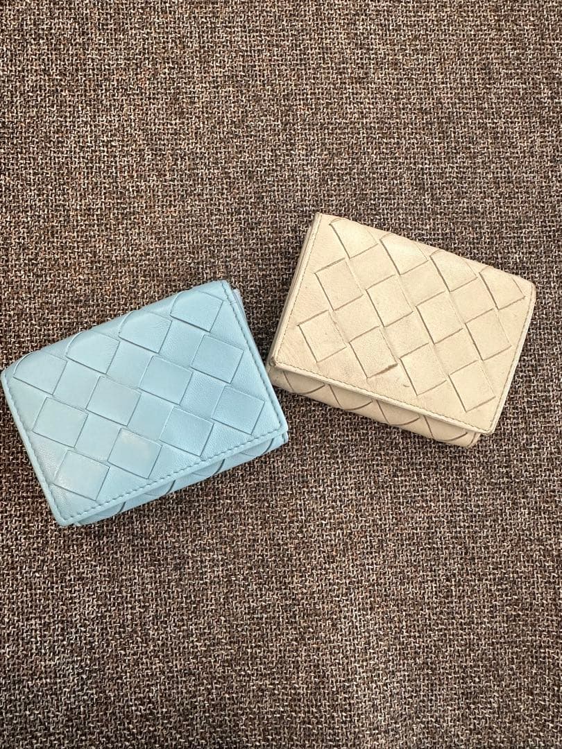 ボッテガべネタ　レザー三つ折り財布 白