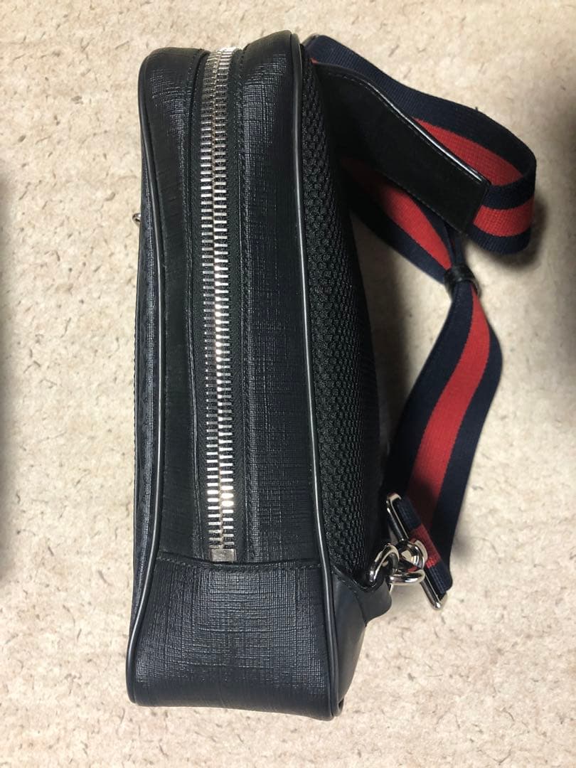 ア*ズ様 GUCCI ボディバッグ ブラック レザー GGパターン