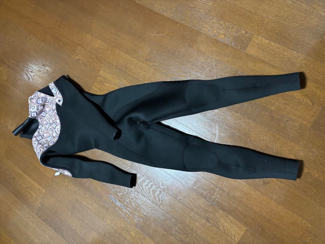 新品　ドライスーツ ブラック パターン入り