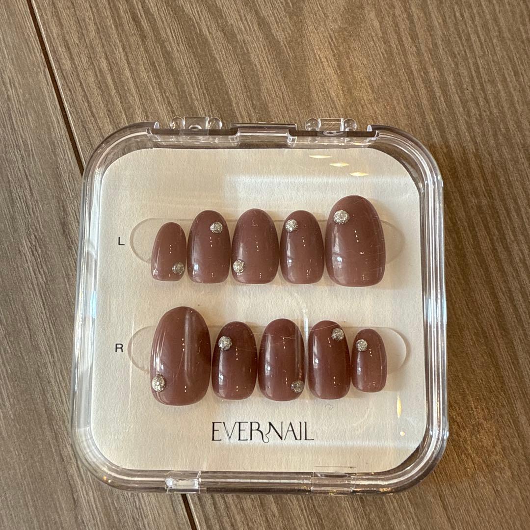 まゆEVER NAIL エバーネイル ネイルチップ ストーン付き ボルドー