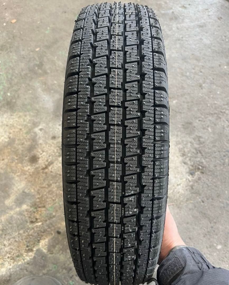 1*1様 未使用2025年製　ブリヂストン　スタッドレスW300 145/80/