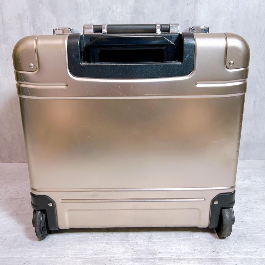 ゼロハリバートン スーツケース　アルミ　ゴールド　　機内持ち込み可能　2輪