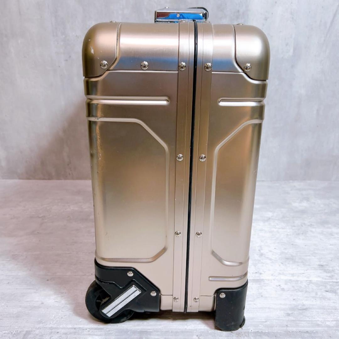 ゼロハリバートン スーツケース　アルミ　ゴールド　　機内持ち込み可能　2輪