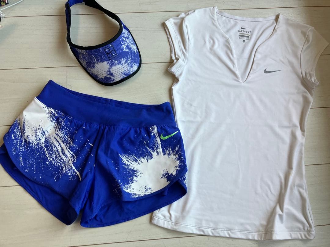 NIKEナイキ＊白のピュアトップとビクトリーショートパンツ,バイザー3点セット