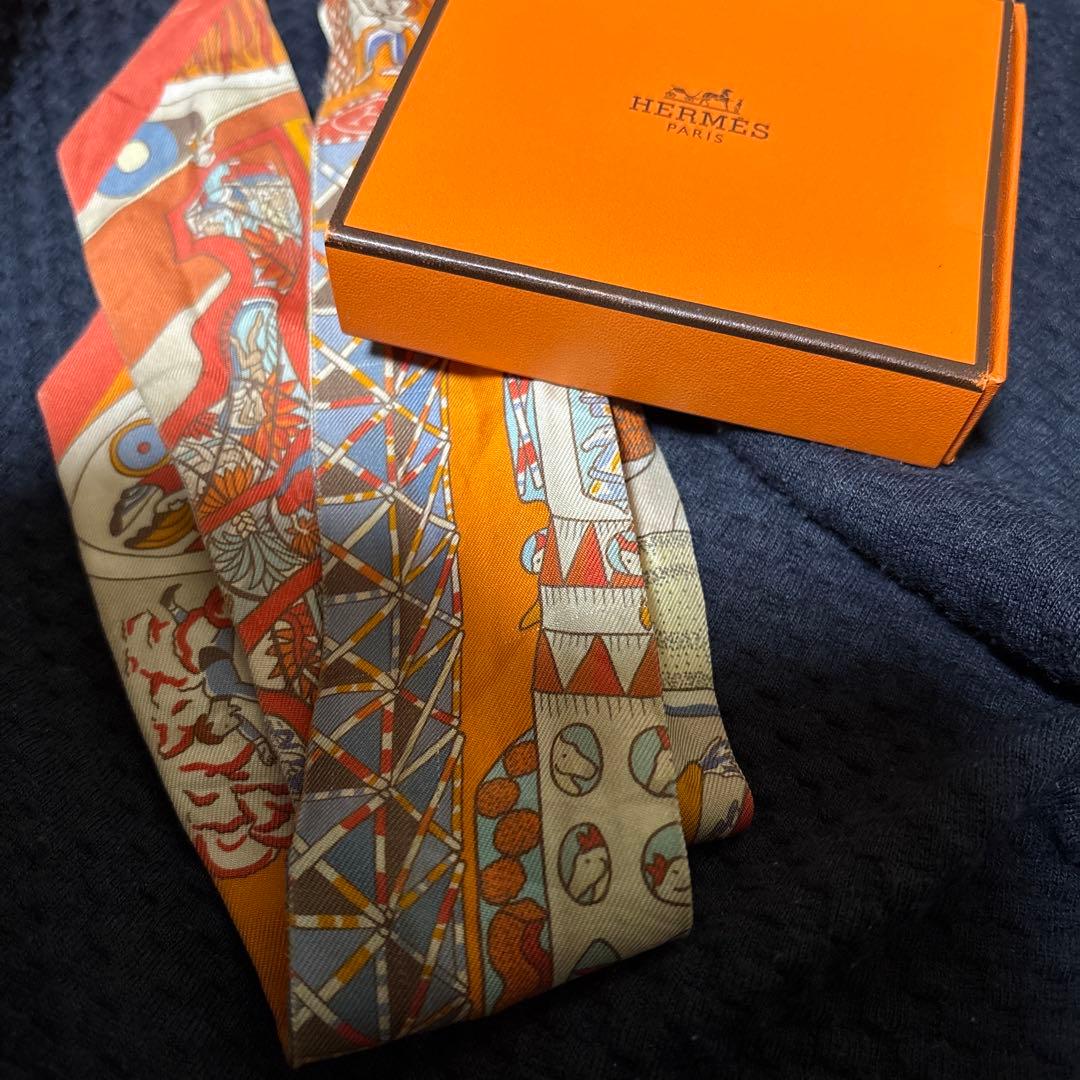 2/7まで　値下HERMES シルク　ツイリー　多色プリント