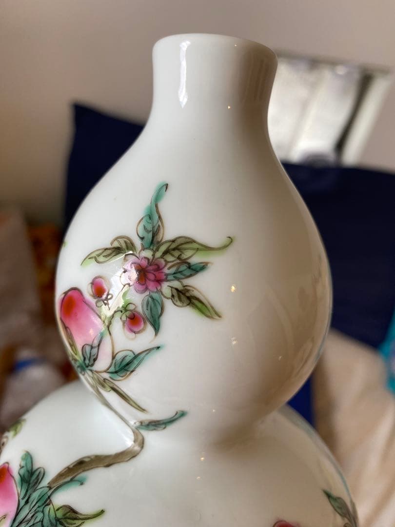 中国居仁堂製款粉彩九桃葫芦瓶箱付きサイズ高さ約19cm径12cm