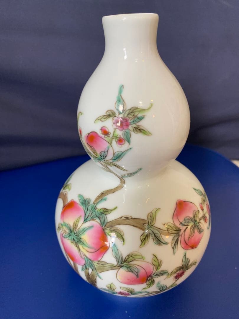 中国居仁堂製款粉彩九桃葫芦瓶箱付きサイズ高さ約19cm径12cm