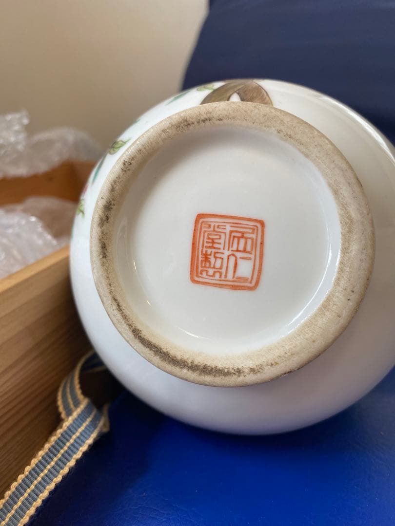 中国居仁堂製款粉彩九桃葫芦瓶箱付きサイズ高さ約19cm径12cm
