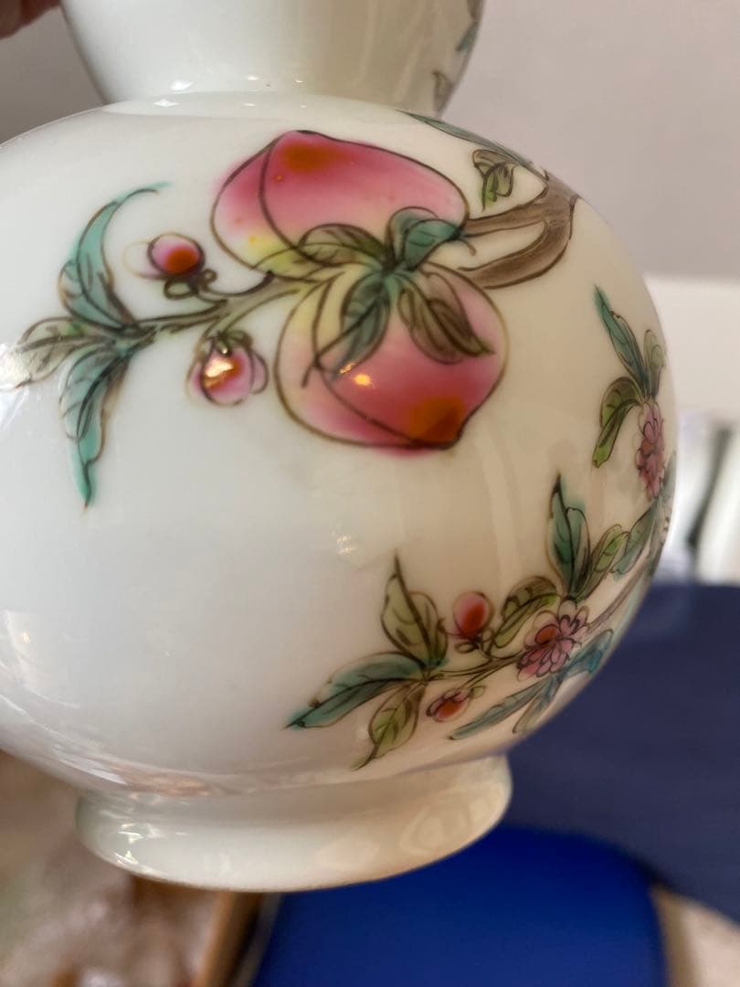 中国居仁堂製款粉彩九桃葫芦瓶箱付きサイズ高さ約19cm径12cm