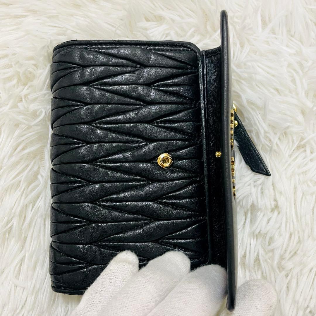 極美✨ミュウミュウ 三つ折り財布 キルティング レザー マテラッセ 黒