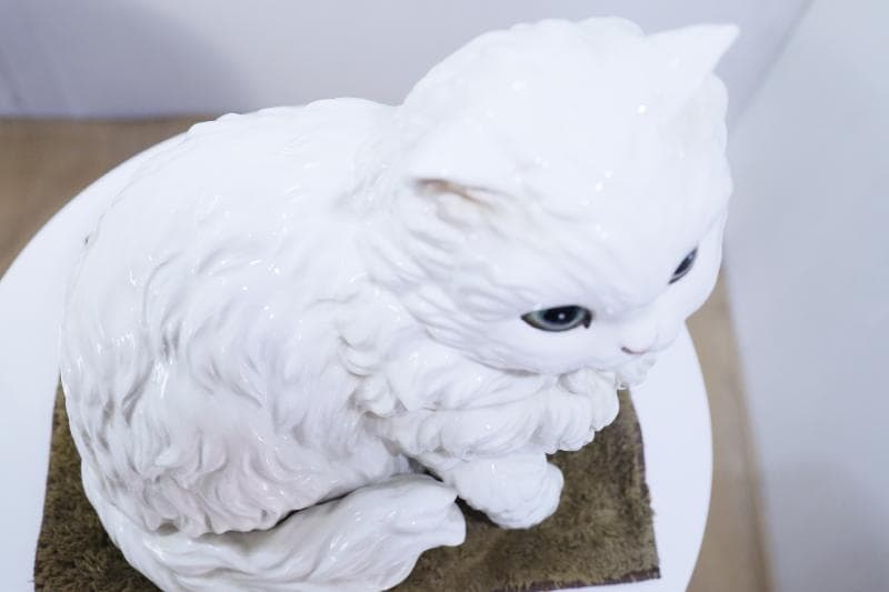 \"飼い主さん\"募集中【ペルシャ猫】陶器　置物