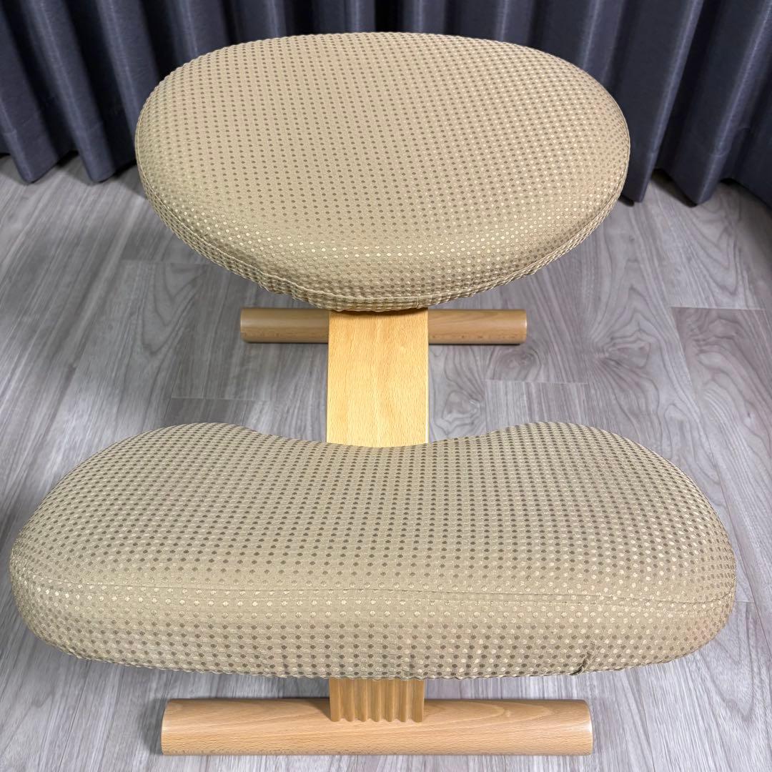 Balans Easy バランスチェア　サカモトハウス　ベージュ色　カバー付き
