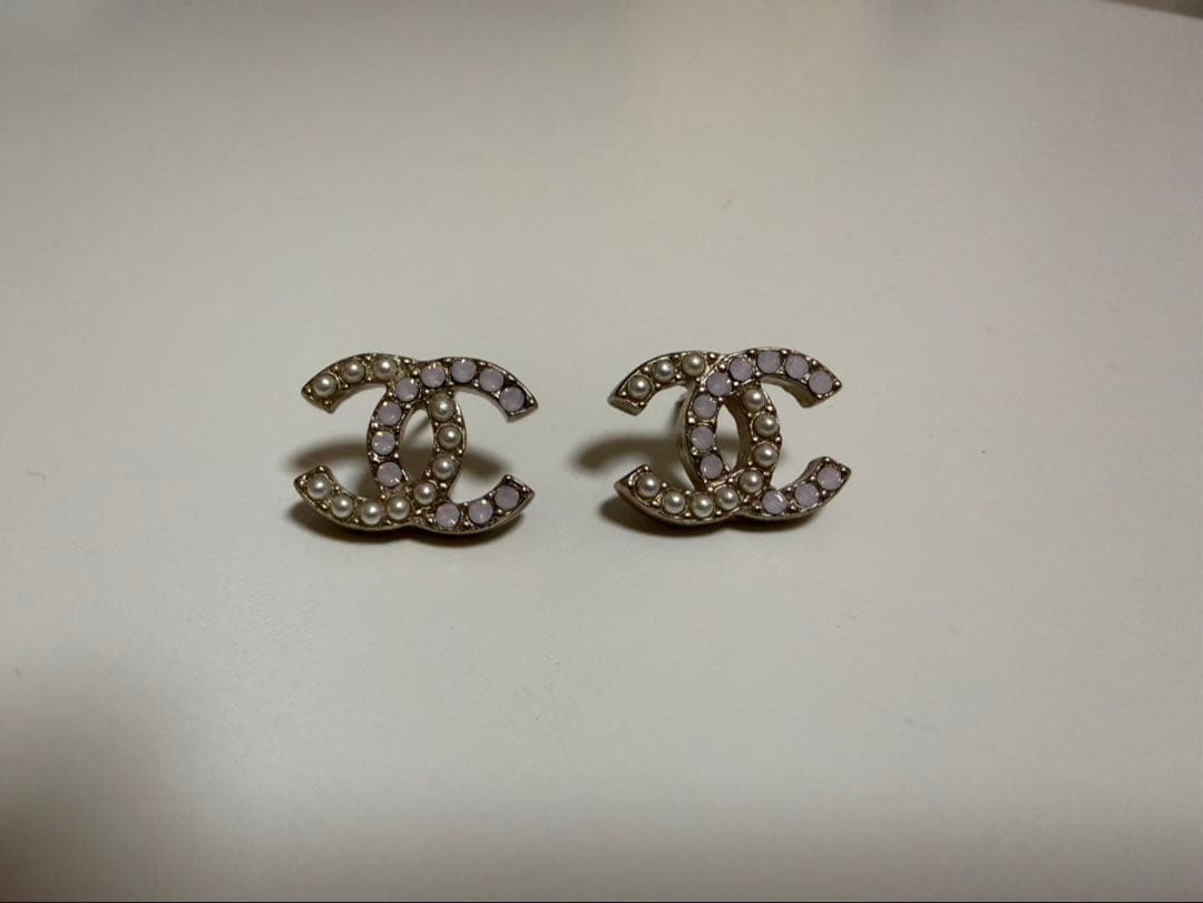 CHANEL CCロゴ パール風スタッドピアス