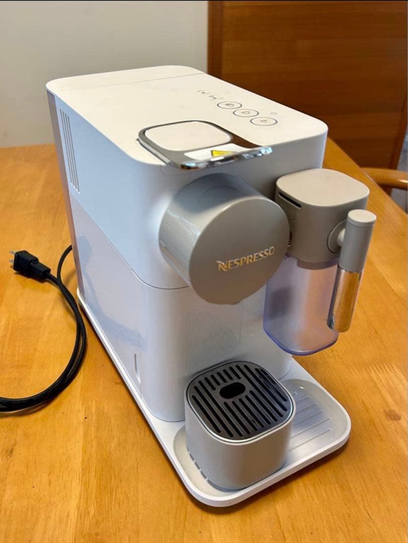 ネスプレッソ ラティシマワン F111【湯垢洗浄剤付】