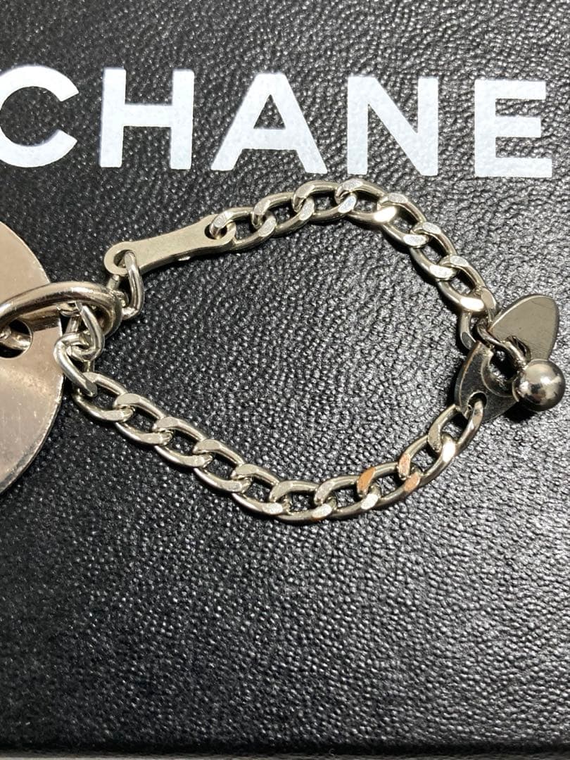 良品　CHANEL シャネル　プレートロゴ　キーホルダー　バックチャーム