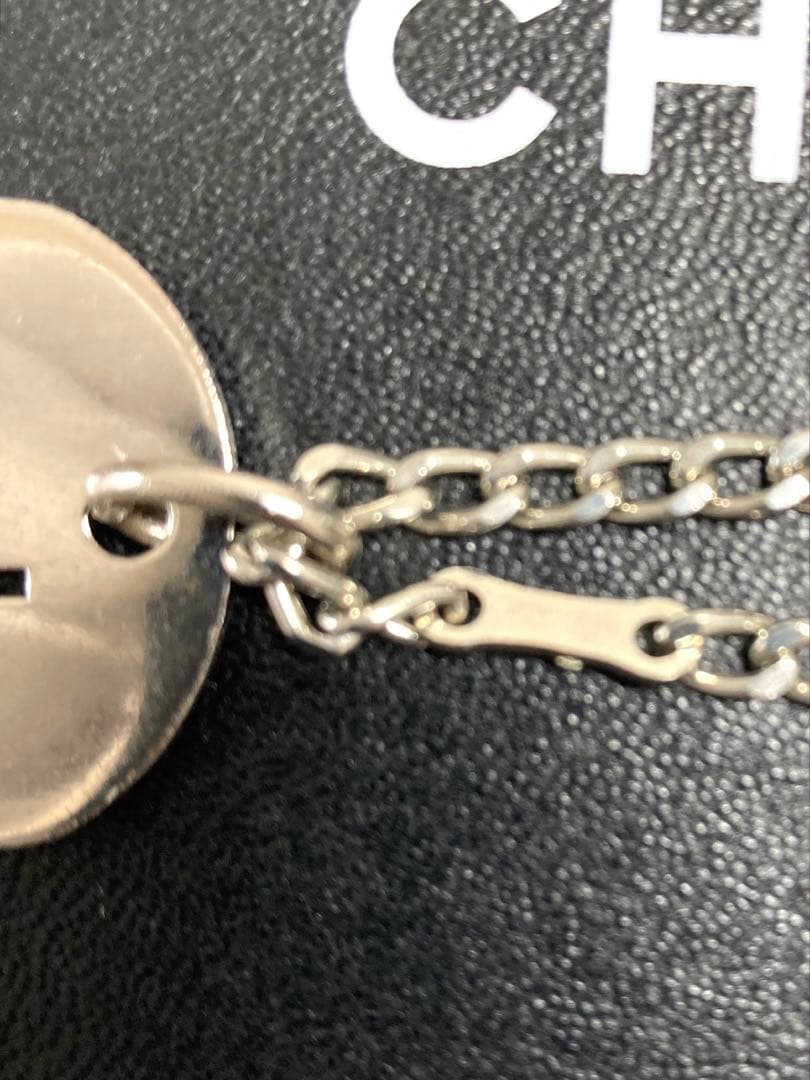 良品　CHANEL シャネル　プレートロゴ　キーホルダー　バックチャーム