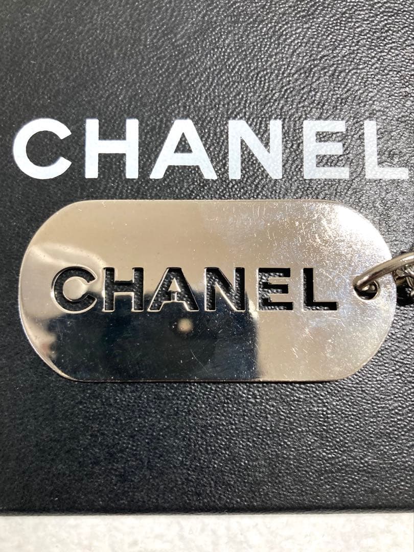 良品　CHANEL シャネル　プレートロゴ　キーホルダー　バックチャーム