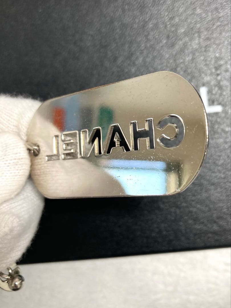 良品　CHANEL シャネル　プレートロゴ　キーホルダー　バックチャーム