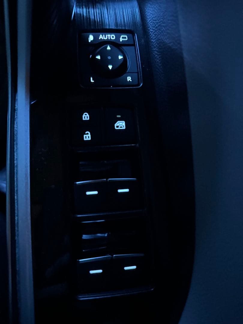 トヨタ純正 イルミ付き　パワーウインドスイッチ　ミラースイッチ　RAV4 ヤリス