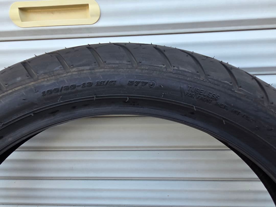 新品　DUNLOP GT601 チューブレスタイヤ 100/90-19