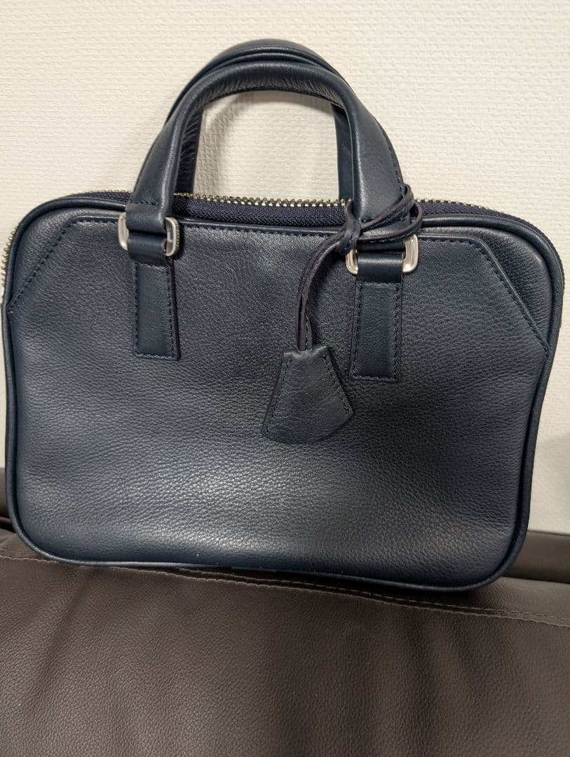 【極美品】aniary 濃紺レザー ミニバッグ