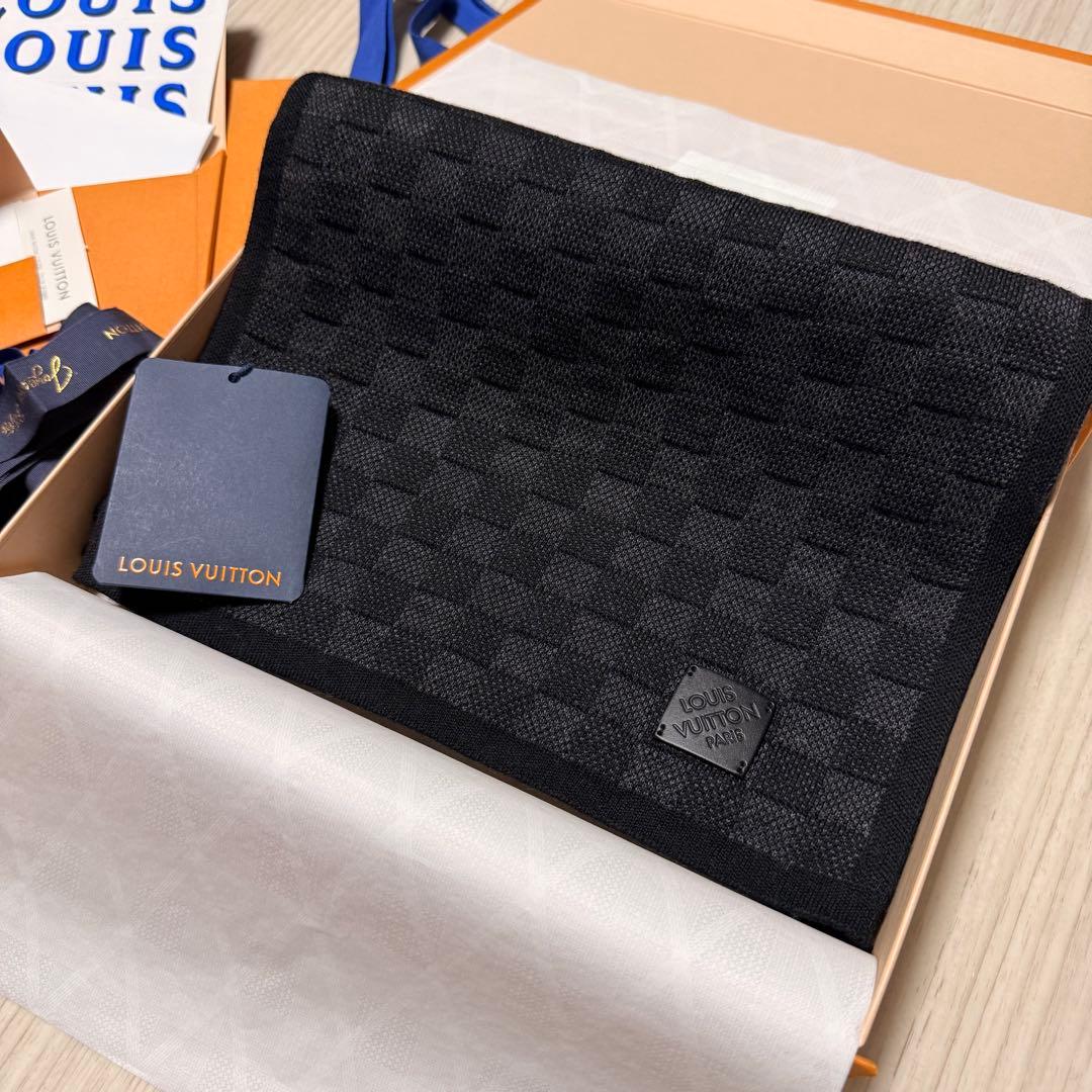 2025年新品箱紙袋付❗️LVロゴマフラー✨ヴィトンマフラー❗️ヴィトン　マフラー