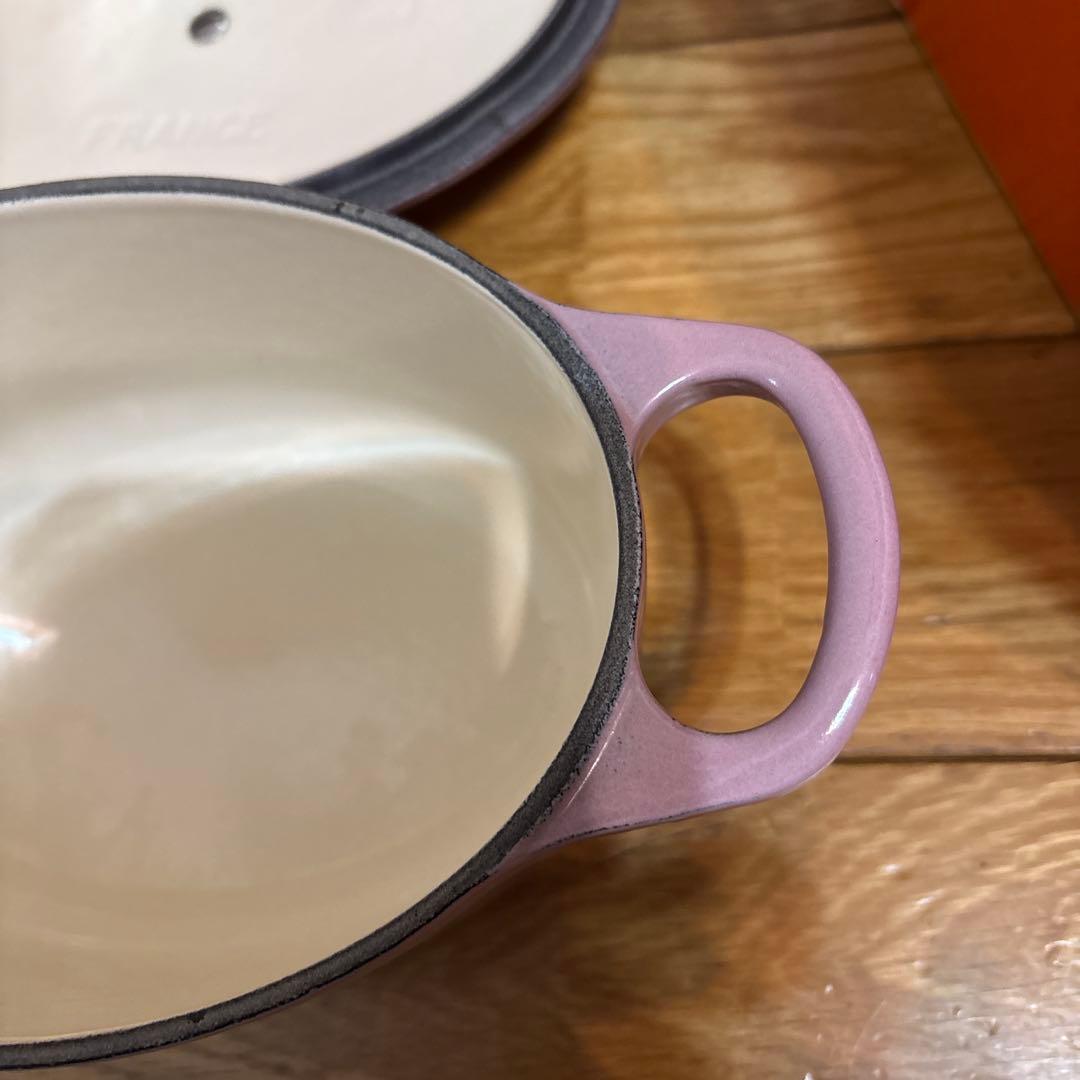 ルクルーゼ　オーバル鍋　モーヴピンク　17cm &アカシアリーフウッドボード