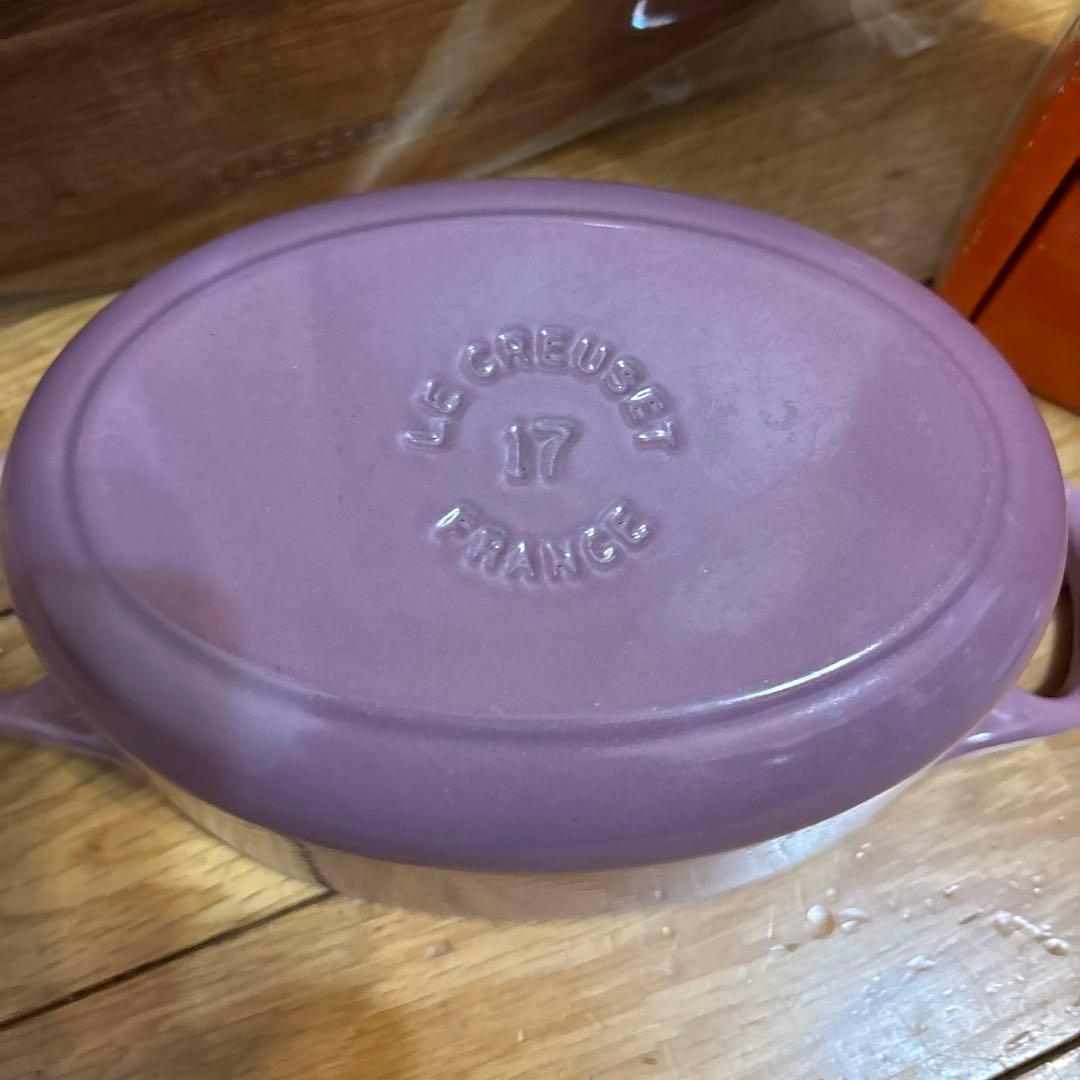 ルクルーゼ　オーバル鍋　モーヴピンク　17cm &アカシアリーフウッドボード