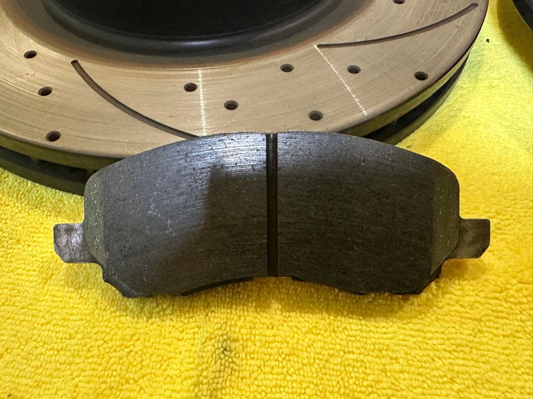デリカd5 オートフラッグス　ブレーキローターパッドセット