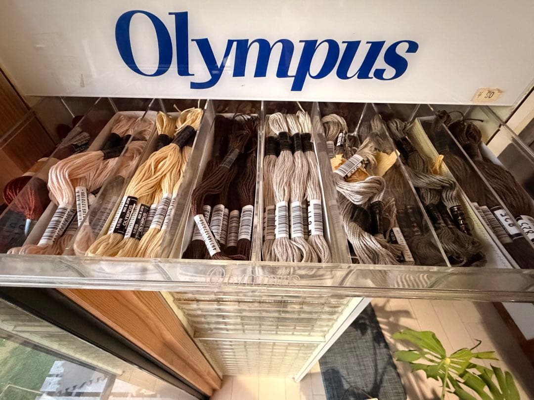 Olympus 糸収納棚　陳列棚　オリンパス