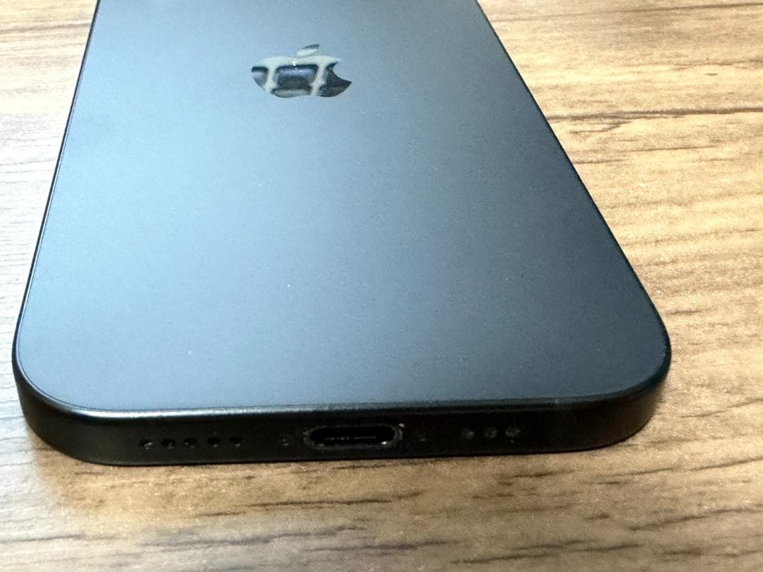 【中古美品】iPhone 15 128GB 黒 ブラック