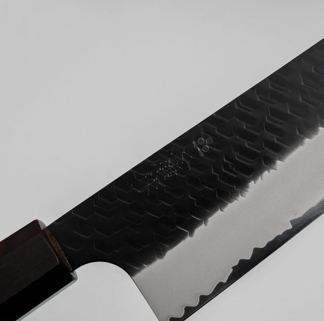 二唐刃物　黒打ち　槌目　sg2 切付け牛刀240