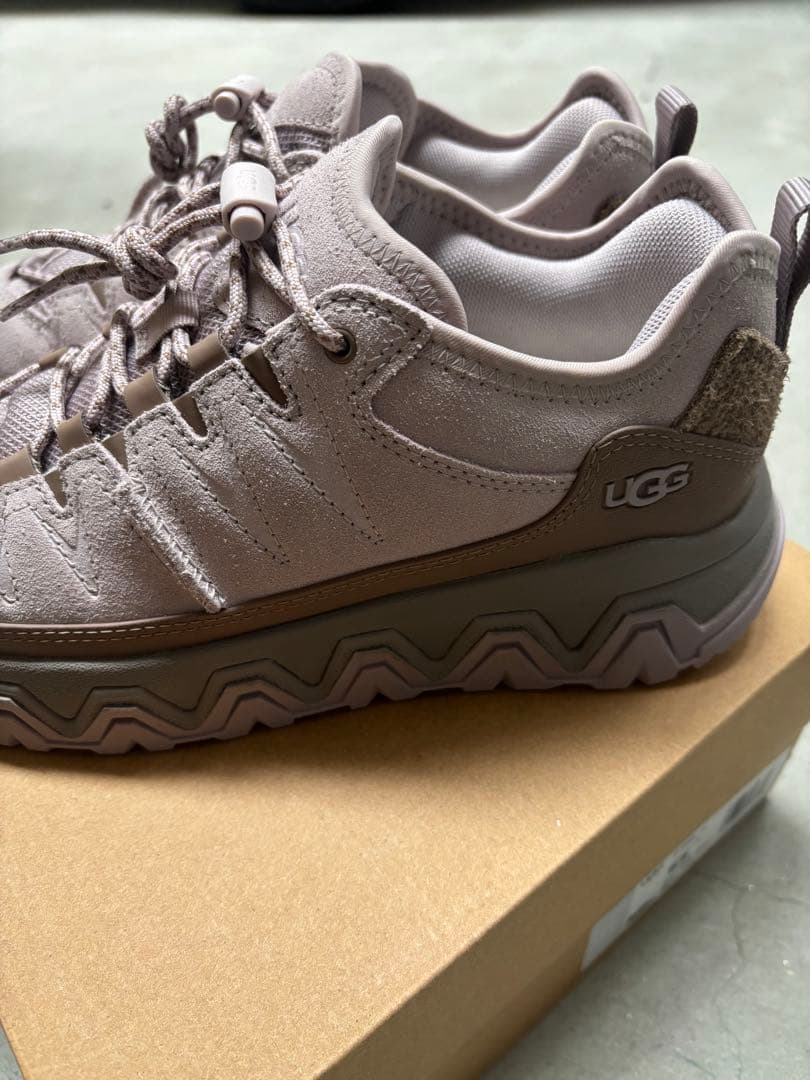 UGG ピンクグレー スニーカー