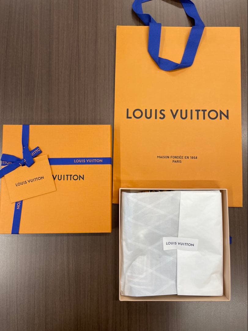 LOUIS VUITTON シルクスカーフ 90cm x 90cm