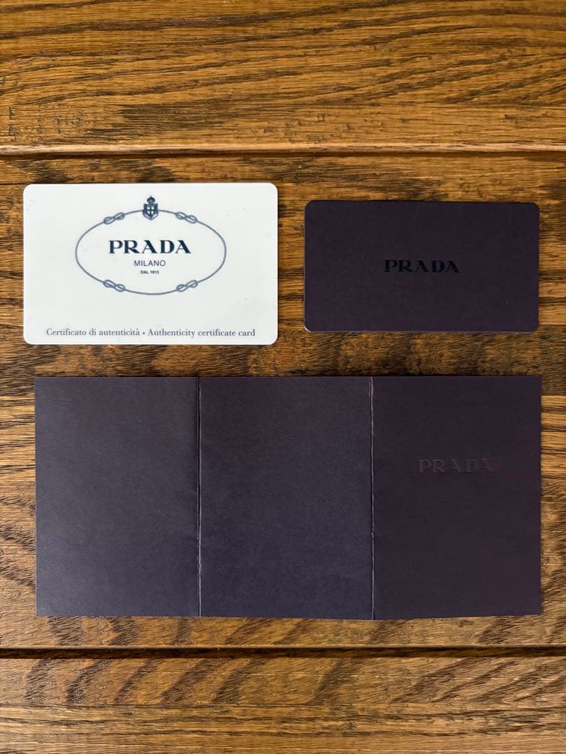 トモ0305　PRADA 黒レザートートバッグ