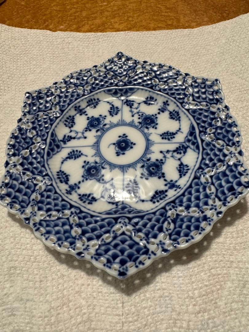 ロイヤルコペンハーゲンフルレースプレート