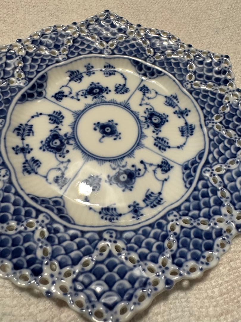 ロイヤルコペンハーゲンフルレースプレート