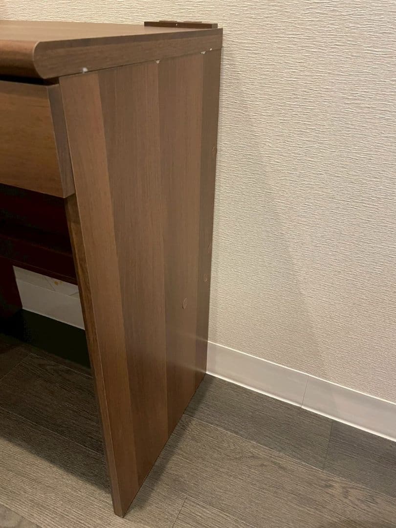 ダークブラウン 【パソコンデスク】コンセント、 引き出し付き ノリの付着有り