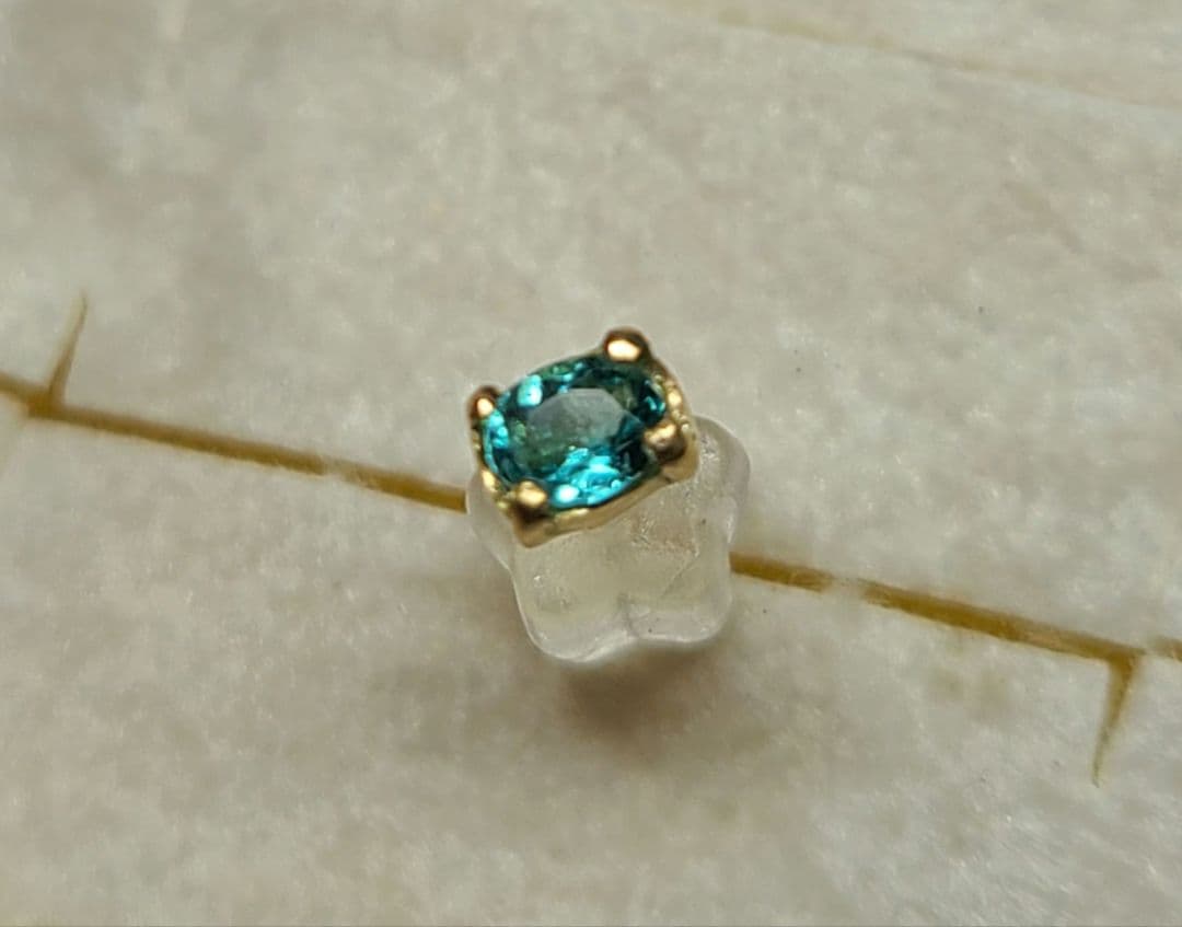 ピカピカネオンの煌めき!!★ブラジルバターリャパライバトルマリンピアス18金★