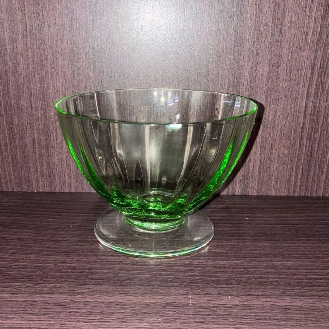 バカラ フロール　シャンパンクープ グリーン装飾