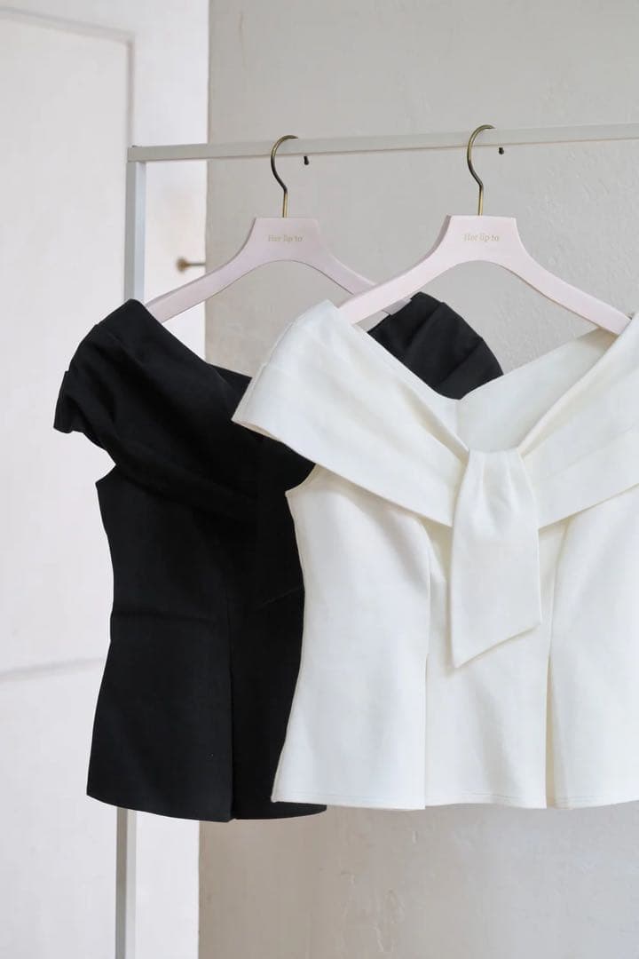 今期新品♡herlipto トップス