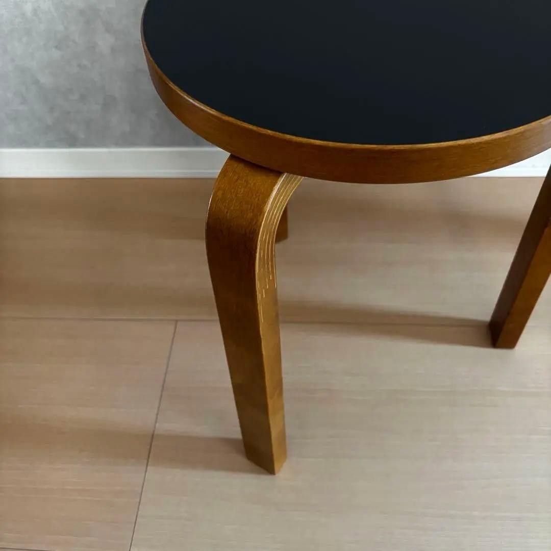 artek スツール　ハニーステイン　ブラック