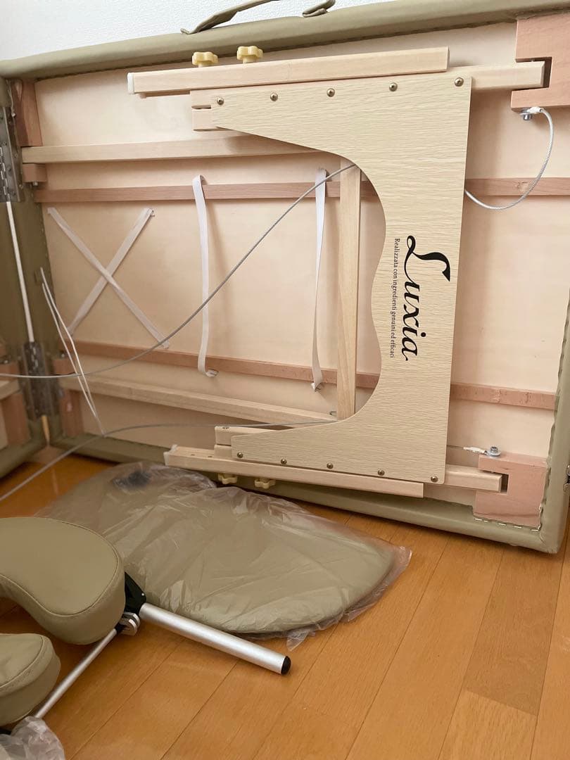 美品　高級木製ポータブルベッド マッサージベッド エステベッド 折りたたみ