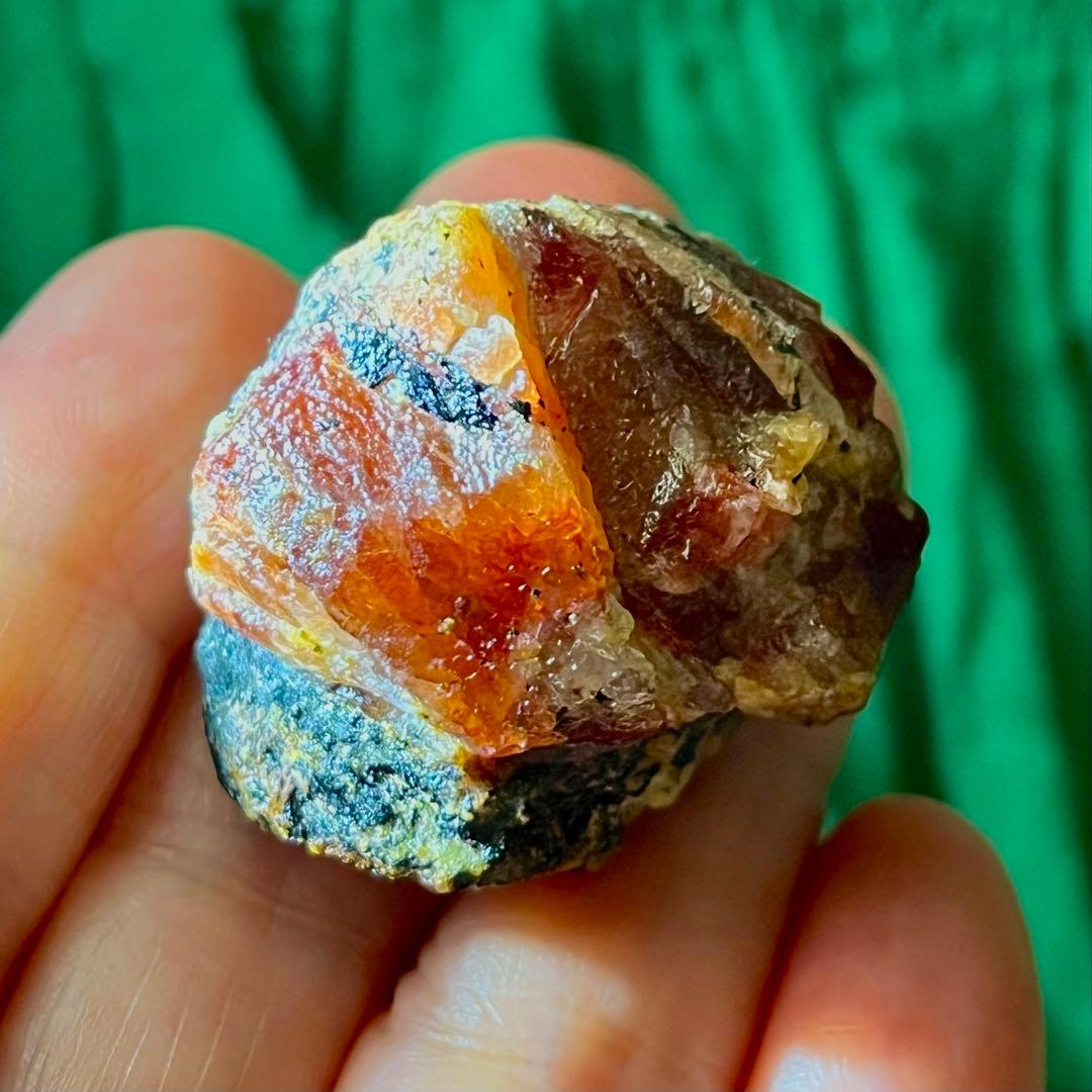 希少 巨大 レッドジルコン 166.55ct 宝石 原石 ジルコン 鉱物 天然石