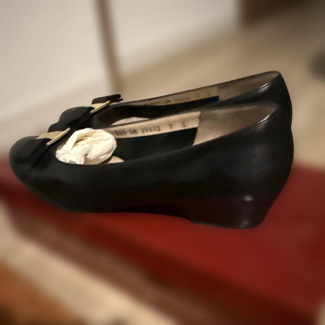 Salvatore Ferragamo Vara ブラック 7サイズ