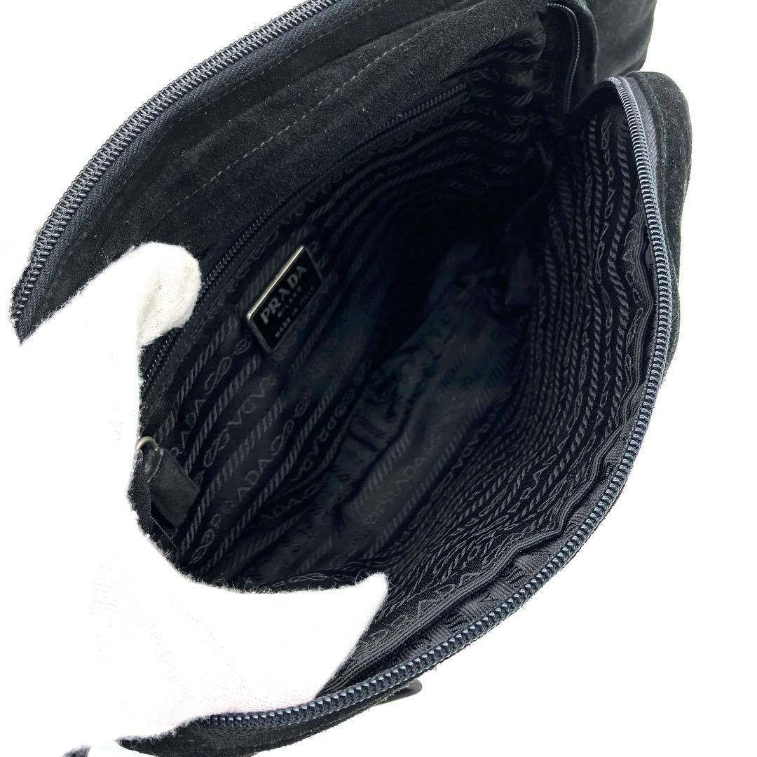 【PRADA】ボディバッグ　ロゴ型押し　スエード　ブラック