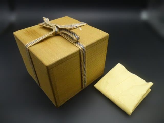 川喜多半泥子　茶碗／共箱／銘「磯清水」／無茶法師